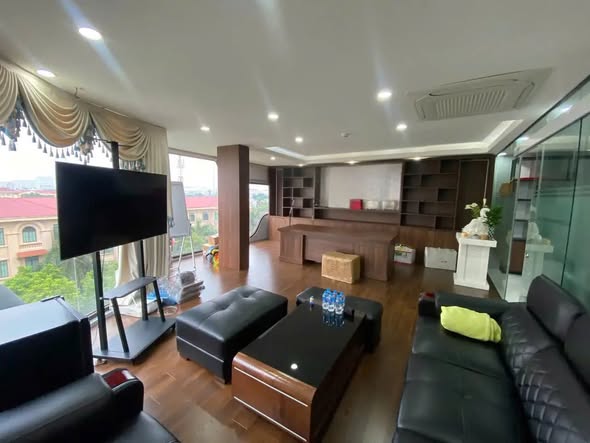 Cho Thuê Toà Nhà 9 Tầng,Lô Góc