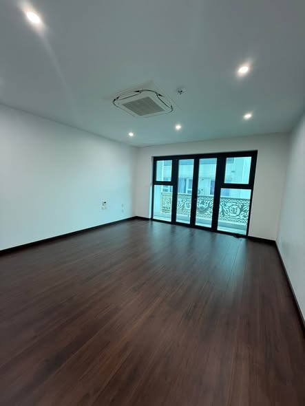 CHÍNH CHỦ CHO THUÊ VĂN PHÒNG PHỐ HOÀNG VĂN THÁI - CHỈ 7,5 TRIỆU - TOÀ NHÀ MỚI - PCCC ĐẦY ĐỦ