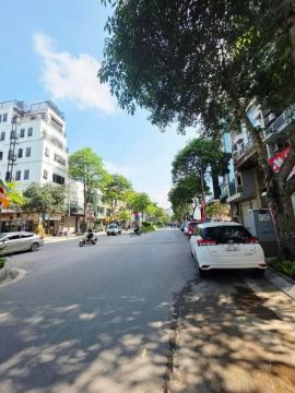 MẶT NGÕ THÔNG TỨ TUNG – Ô TÔ NHỎ – KINH DOANH - VÀI BƯỚC RA HỒ TÂY