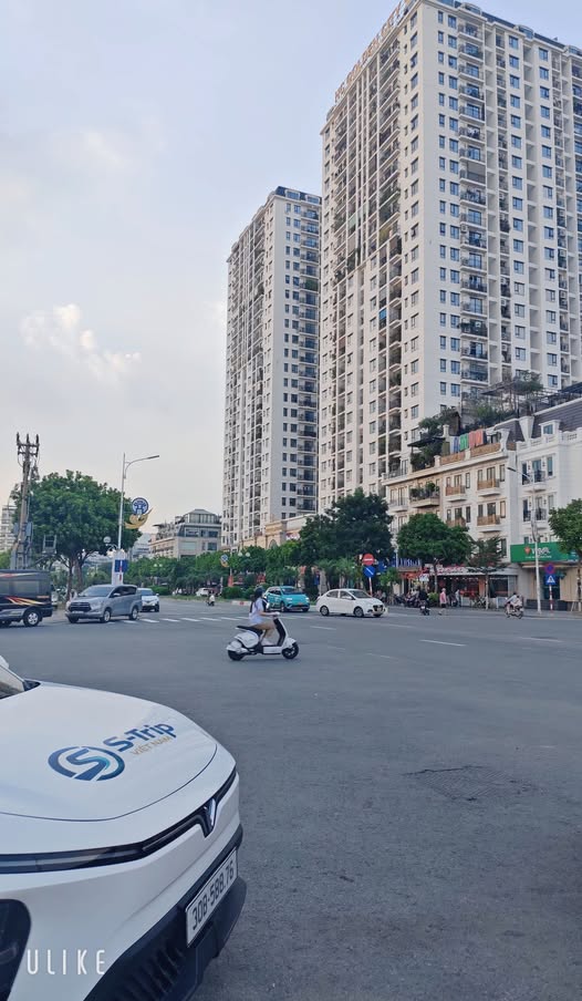 Mặt phố HỒNG TIẾN - BỒ ĐỀ - LONG BIÊN.
