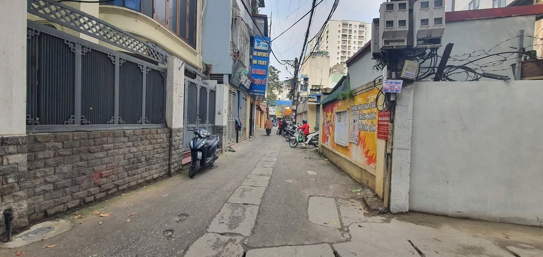 12TR/THÁNG! Ô TÔ ĐỖ CỬA! CHO THUÊ NHÀ ĐỘI CẤN 59M2, 2.5 TẦNG, MT4M