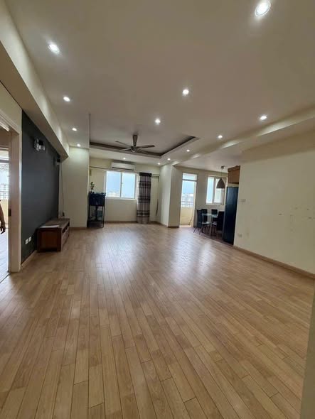 (13 Triệu) Cho thuê căn chung cư phố Nguyễn Đức Cảnh - Hoàng Mai - DT 134M, 3 NGỦ, 2 VS,