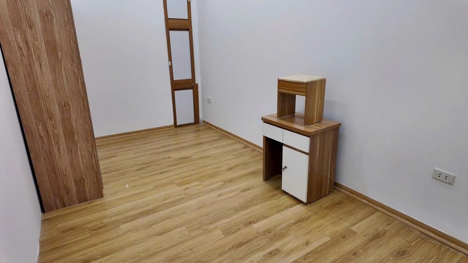 Tôn Đức Thắng Đống Đa, nhà riêng, 5 tầng, có đồ, điện nước giá dân. 10tr/th