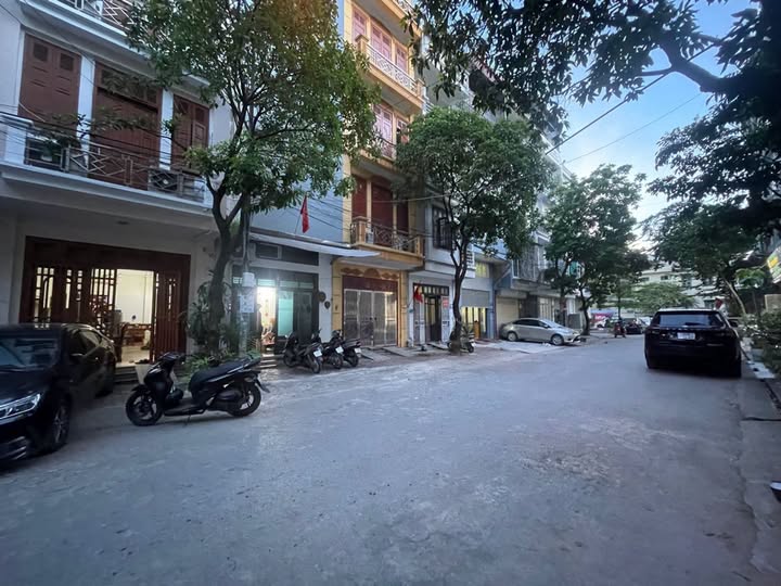 LIỀN KỀ, PHÂN LÔ, VỈA HÈ KINH DOANH, 5 TẦNG THANG MÁY - PHỐ NGÔ THÌ NHẬM - HÀ ĐÔNG.