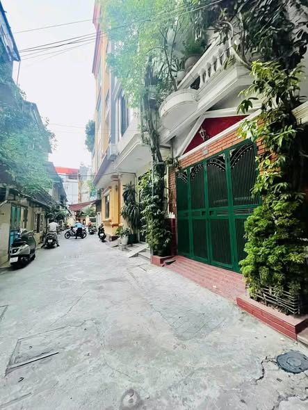 TRUNG TÂM ĐỐNG ĐA – PHÂN LÔ – Ô TÔ ĐỖ CỬA– NHÀ DÂN XÂY-CHỈ 10.5 tỷ