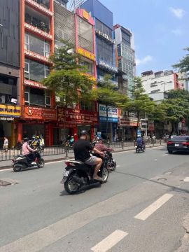 Cho thuê nhà nguyên căn 5 tầng thang máy - mặt phố Nguyễn Lương Bằng – kinh doanh sầm uất