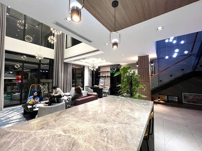 Bán căn hộ duplex Mandarin dt hơn 300m2 giá tốt