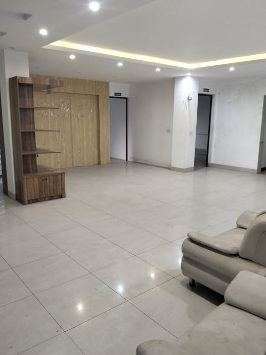 Cho thuê văn phòng tứ hiệp-thanh trì 150m2  ,thanh máy có hầm để xe  giá 8triệu