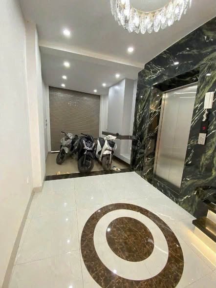 SIÊU PHẨM LÒ ĐÚC - 6 TẦNG THANG MÁY - CÁCH PHỐ 10M, VỊ TRÍ ĐẸP