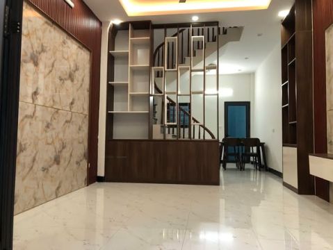 Nhà riêng 97/169, đường Hoàng Mai,"ngay sát ngõ gốc đề thông ra Minh Khai" Ô tô đỗ cách vài chục ...