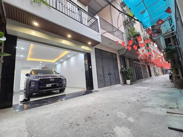 Nhà đẹp phố phân lô Lê Trọng Tấn, Thanh Xuân gần ngay khu Bảo Tàng Phòng Không Không Quân vài phú...