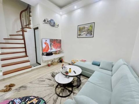 Nhỉnh 4 Tỷ có nhà #Thanh_Nhàn - Hai Bà Trưng - 5 Tầng -Mt:4,4m - Vị trí đẹp - 2 Thoáng - Ngõ thôn...