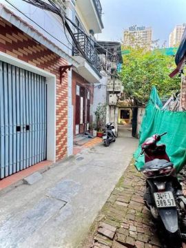 Trương Định Hoàng Mai 50m x 5 Tầng Mặt Tiền 3.6m. Nhà Dân Xây. Cách Ô Tô 30n . Tặng Nội Thất.