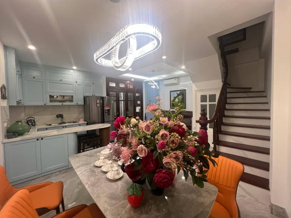 LÒ SŨ – HOÀN KIẾM – 6 TẦNG – DÒNG TIỀN KHÁCH TÂY