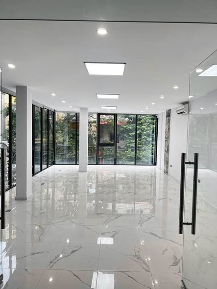CHO THUÊ 3 TẦNG THƯƠNG MẠI – MẶT PHỐ HOÀNG NGÂN