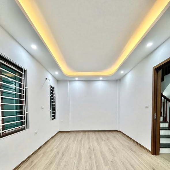 Bán bất động sản Hai bà trưng HƠN 5 tỷ.