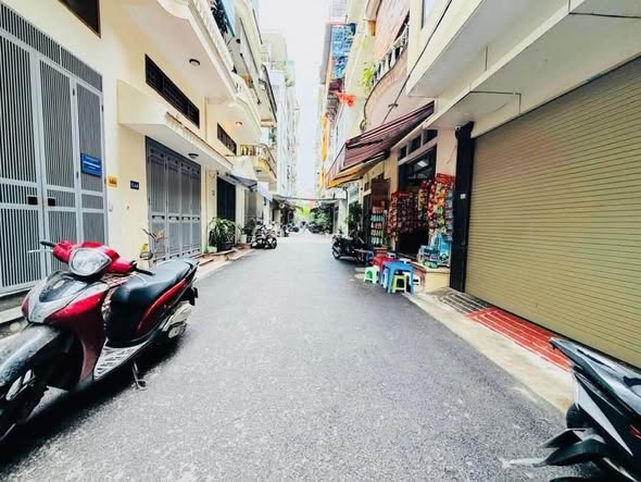 9.7 TỶ - NHÀ CẦU GIẤY - 45M2*4TẦNG - NGÕ THÔNG - DÂN XÂY - GẦN Ô TÔ ĐỖ+ Diện tích : 45m2, MT: 4.5...