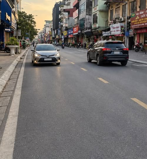Nhà phố BẠCH MAI, 55m2 x 5 tầng, vài bước ra đến mặt đường ô tô tránh