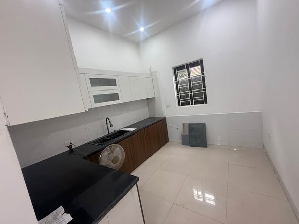 NHÀ DÂN XÂY CHỢ THẠCH BÀN