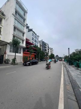 Bán đất tặng nhà MẶT PHỐ trung tâm quận Tây Hồ.