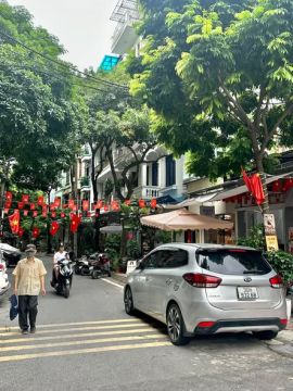 ANH CHỊ HỌ EM NHỜ BÁN – NHÀ ĐẸP GIANG VĂN MINH, SÁT KHU QUÂN ĐỘI – 11,8 TỶ
