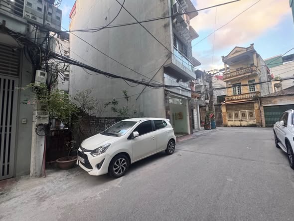 CÓ A TRAI NHỜ BÁN MẢNH ĐẤT NGÔ GIA TỰ LONG BIÊN HÀ NỘI .