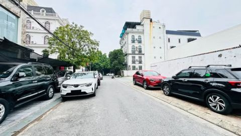 nhà khu đấu giá Việt Hưng, 320m, mặt tiền 12.2m, vỉa hè, ôtô tránh, ôtô dừng đỗ ngày đêm