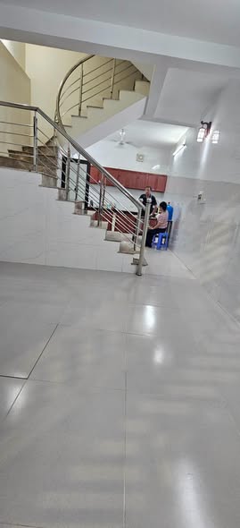 Cho thuê nhà 3PN, 9 triệu, full đồ:đh, nl, giường, tủ,192 lê trọng tấn,lh: 0986321576