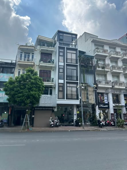 11-12 TRIỆU CHO THUÊ CỬA HÀNG MẶT PHỐ BA ĐÌNH, MỚI , SẠCH ĐẸP , VÀO LUÔN, PHÙ HỢP SPA, CAFFE , NA...