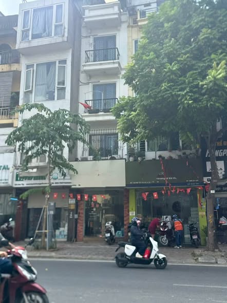 10,5 TRIỆU CHO THUÊ CỬA HÀNG MẶT PHỐ BA ĐÌNH, MỚI , SẠCH ĐẸP , VÀO LUÔN, PHÙ HỢP SPA, CAFFE , NAI...