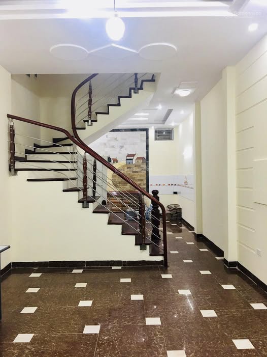 CHO THUÊ NHÀ TÔN ĐỨC THẮNG - Ô TÔ VÀO NHÀ - MỚI SƠN SỬA ĐẸP