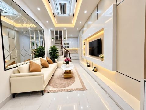 Tìm đâu ra căn nhà 4 tầng sáng đẹp, cách mặt phố chỉ khoảng 50m ngay giữa lõi Đống Đa mà tài chín...