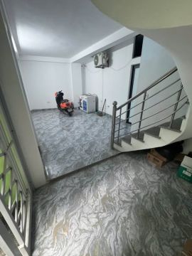 Gia đình Cần b.á.n CHDV 5 tầng ngõ 214 Nguyễn Xiển. Diện tích 50m