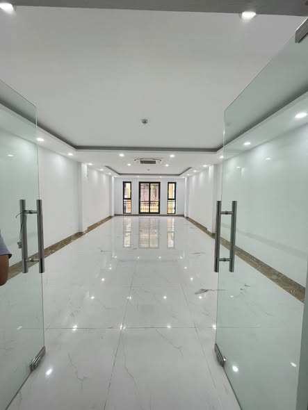 CHO THUÊ SÀN VĂN PHÒNG MỚI TINH – TRUNG KÍNH