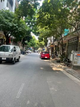 Phân lô Văn Quán - Nguyễn Khuyến  . Ô tô đỗ cửa . 2 mặt thoáng trước - sau. Diện tích 52M nhà cũ ...