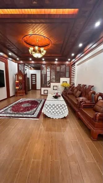 CHỈ HƠN 6 tỷ CÓ NGAY CĂN NHÀ 104m 5 tầng  - ĐƯỜNG Ô TÔ TRÁNH - KINH DOANH SẦM UẤT , CÁCH TT HÀ NỘ...