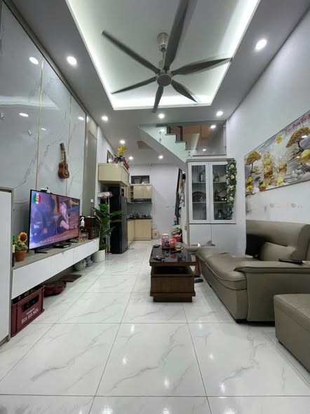 Bán nhà Ngã Tư Sở, cách phố Tây Sơn 30m. Nhà mới đẹp, giá 6.76 Tỷ, sẵn sàng đón chủ mới.