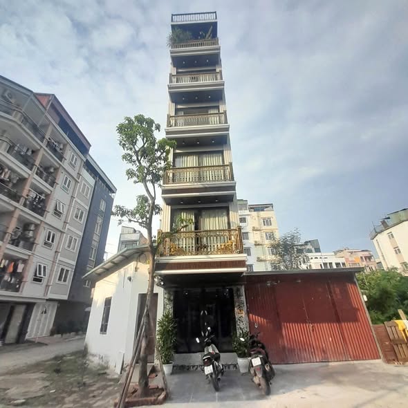 Hơn 12 tỷ có nhà 7 tầng thang máy ô tô tránh vỉa hè.