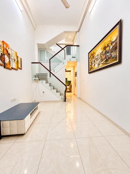 Anh chị đang tìm nhà trung tâm Đống Đa vừa ở vừa kết hợp làm spa, tiệm nail, salon hay văn phòng ...