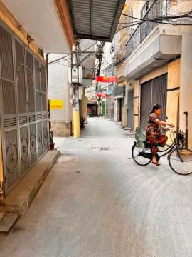 Quan Nhân thông Cự Lộc mặt ngõ 3m. Giá 12.5 triệu.