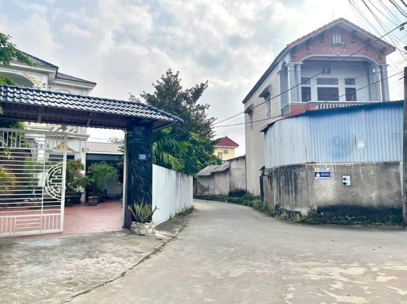 GẦN KCN SẠCH, VÀNH ĐAI 4 - SẴN NHÀ CẤP 4 ĐANG CHO THUÊ - ĐƯỜNG OTO VÀO ĐẤT - CÁCH ĐƯỜNG 35 CHỈ 20...