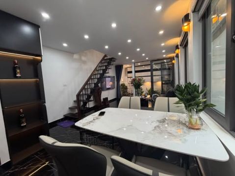 Nhà đẹp 3 phòng ngủ trung tâm Đống Đa có 5.6 tỷ.