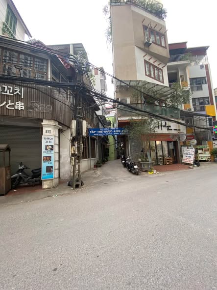 Bán Nhà Ngõ 180 Đình Thôn Diện tích 50m Mt 4.8M Nhà 2 tầng 1 tum dân xây chắc chắn