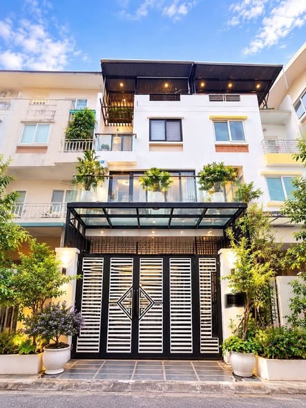 NHÀ ĐẸP ĐÓN TẾT – FULL NỘI THẤT – CHỈ VIỆC VÀO Ở - ĐƯỜNG Ô TÔ TRÁNH – KHU VỰC KHÔNG NGẬP DÙ MƯA BÃO!