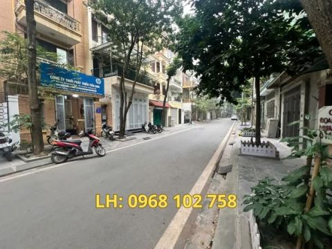 - Cần cho thuê nhà liền kề khu Đô Thị Mới ĐỊnh Công. Đường 13m, oto vào nhà, vị trí đẹp, rộng rãi.