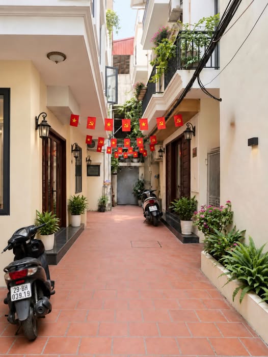 Chủ gấp lắm rồi các bác ơi! Nhà gần 8.tỷ, giờ 5-6.tỷ chủ cũng bán, khách thích là bán.