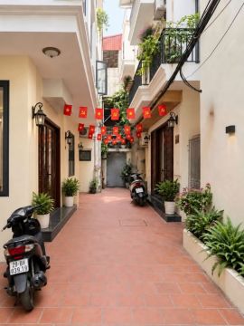 Chủ gấp lắm rồi các bác ơi! Nhà gần 8.tỷ, giờ 5-6.tỷ chủ cũng bán, khách thích là bán.