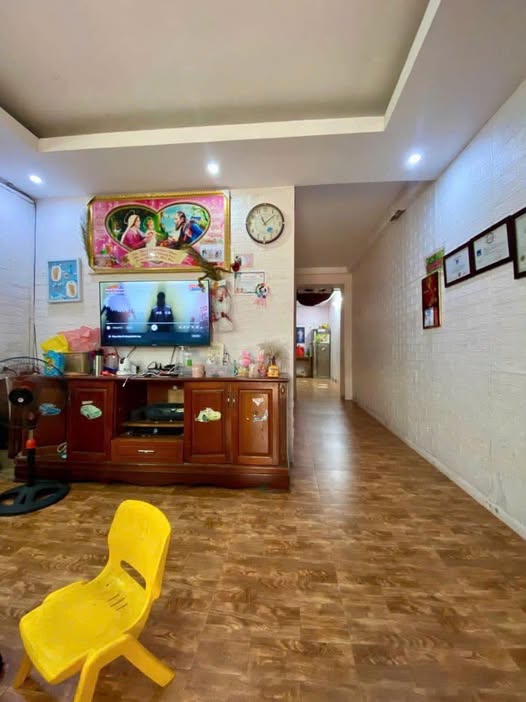 Cho thuê tập thể Doãn Kế Thiện - Mai Dịch - 80m 2 phòng ngủ 7 triệu, Lhe em