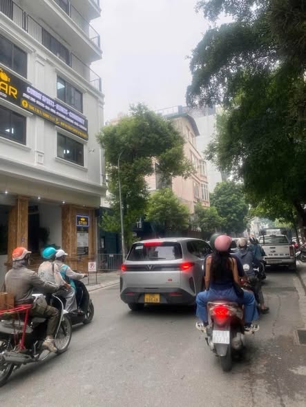 TÔ NGỌC VÂN - 8 TẦNG - THANG MÁY - Ô TÔ TRÁNH KINH DOANH - DÒNG TIỀN $3000 - VIEW TRIỆU ĐÔ