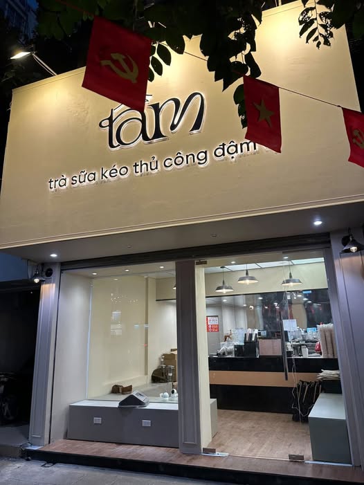 Thuê Thẳng MBKD Trà Sữa, showroom. Vị trí mặt phố khu Nguyễn Tuân xung quanh nhiều toà văn phòng,...